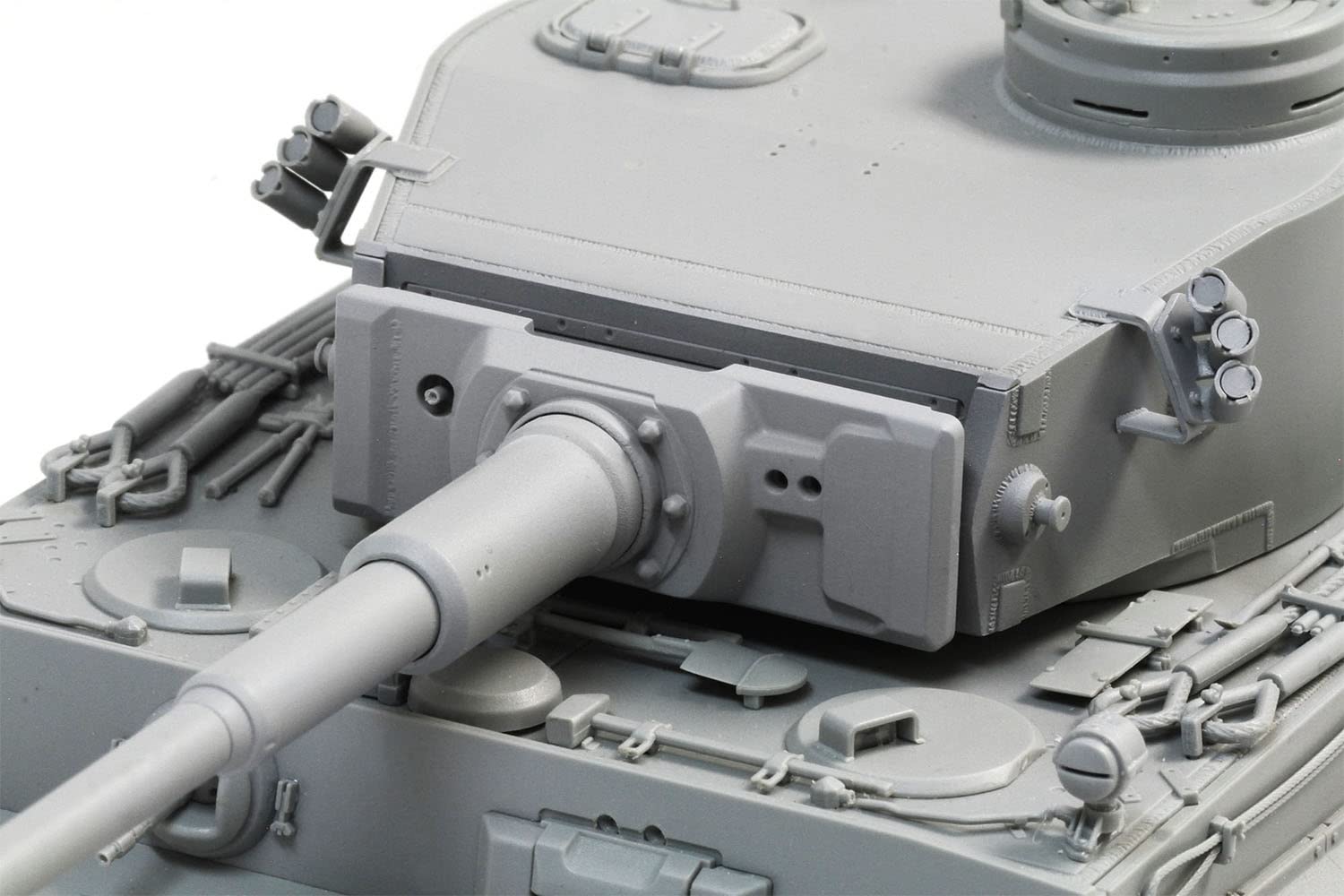 ドラゴン 1/35 第二次世界大戦 ドイツ軍 ティーガー1 初期生産型 ダス・ライヒ師団 TiKi ハリコフの戦い プラモデル DR6885 z2zed1b Amazon | ドラゴン 1/35 第二次世界大戦 ドイツ軍 ティーガー1